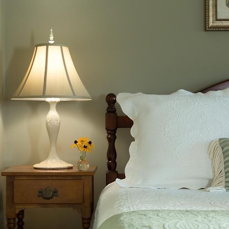 Inn At Pleasant Lake New London Kamer foto